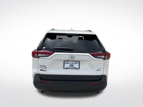 Used 2025 Toyota RAV4 LE AWD/4WD image 5