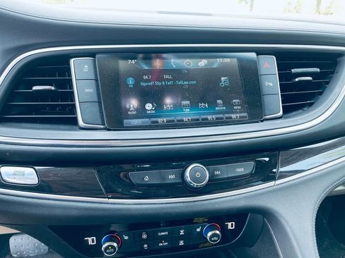 Used 2019 Buick Enclave Essence AWD/4WD image 18