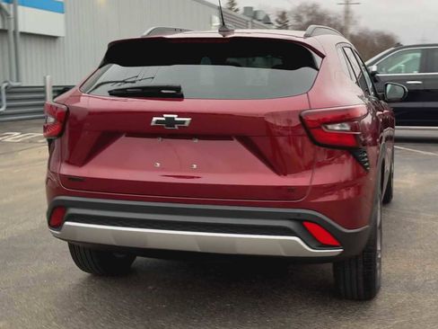 Used 2024 Chevrolet Trax LT w/ Driver Confidence Package image 3