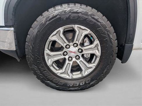 Used 2021 GMC Sierra 1500 SLT w/ X31 Off-Road Package AWD/4WD image 27