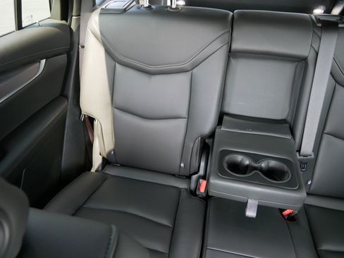 Used 2025 Cadillac XT6 Luxury FWD image 12