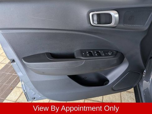 Used 2025 Hyundai Venue SEL FWD image 14