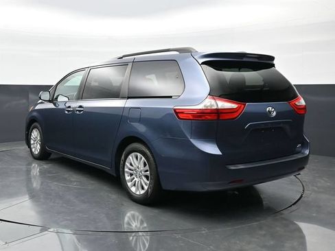 Used 2017 Toyota Sienna XLE FWD image 8