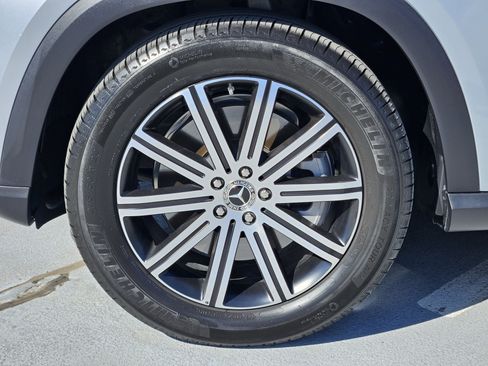 Certified 2025 Mercedes-Benz GLE 450 4MATIC image 11