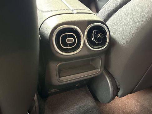 Used 2024 Mercedes-Benz GLC 300 4MATIC image 14