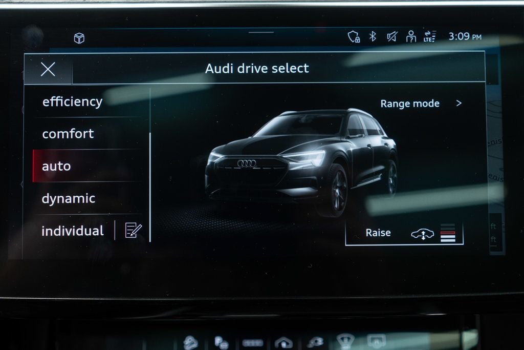 Used 2024 Audi Q8 e-tron Prestige w/ Prestige Package AWD/4WD image 27
