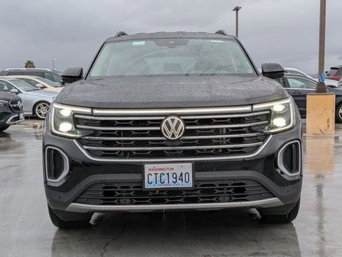 Used 2025 Volkswagen Atlas SE image 2