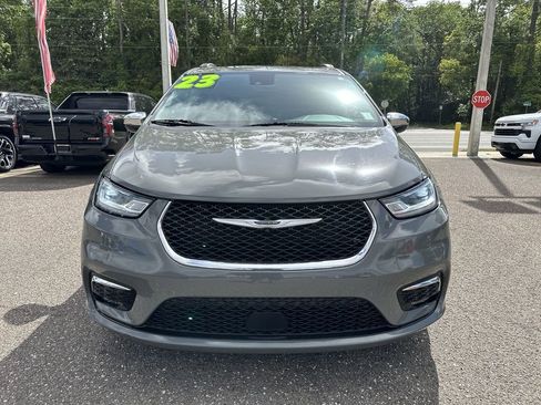 Used 2023 Chrysler Pacifica Limited FWD image 11