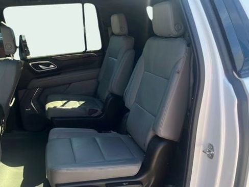 Used 2021 Chevrolet Suburban Z71 w/ Luxury Package image 14