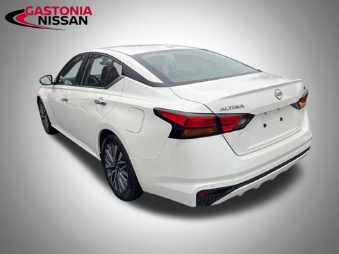Used 2024 Nissan Altima 2.5 SV image 10