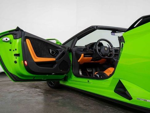 Used 2022 Lamborghini Huracan EVO image 14