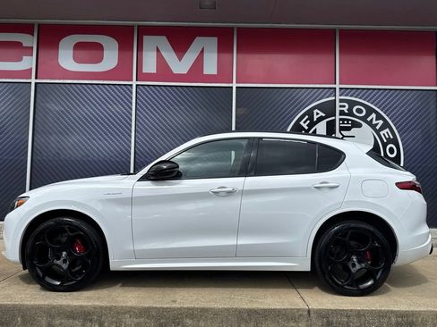 Used 2023 Alfa Romeo Stelvio Veloce AWD/4WD image 15