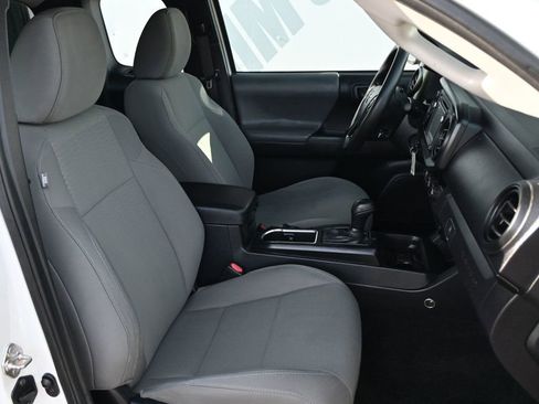 Used 2018 Toyota Tacoma SR image 14