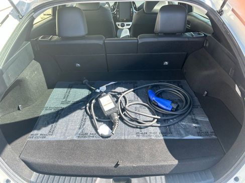 Used 2018 Toyota Prius Prime Premium image 30