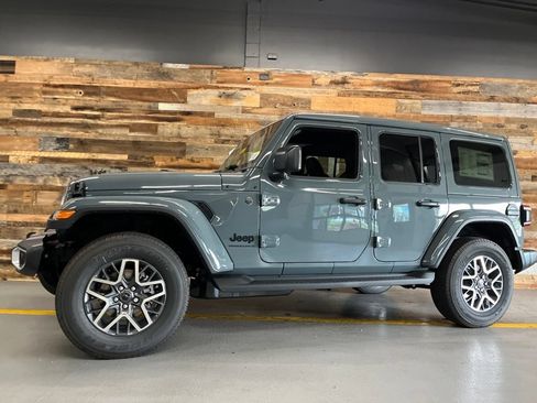 New 2026 Jeep Wrangler Unlimited Sahara AWD/4WD image 19