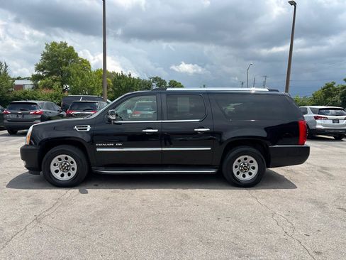 Used 2011 Cadillac Escalade ESV Luxury AWD/4WD image 6