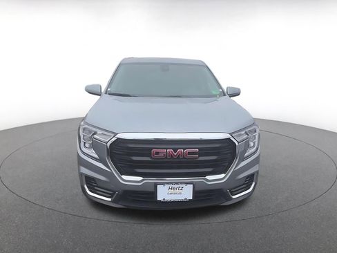 Used 2024 GMC Terrain SLE image 4