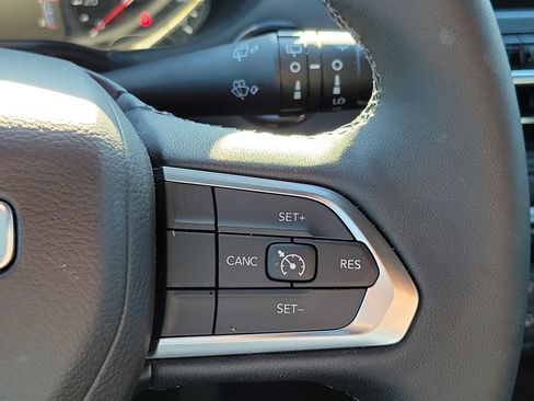 Used 2024 Jeep Compass Latitude w/ Convenience Group image 14