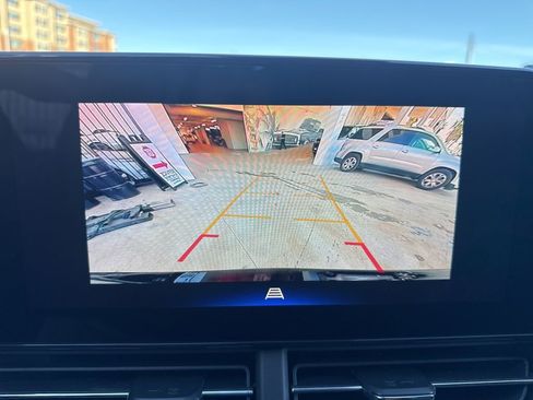 Used 2024 Chevrolet Trax RS w/ Sunroof Package image 11