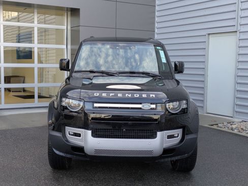 Used 2025 Land Rover Defender 110 S image 11