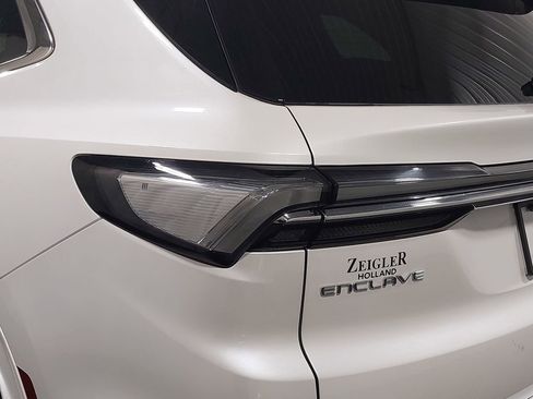 Used 2025 Buick Enclave Avenir w/ Super Cruise Package image 39