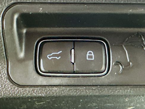 Used 2020 Ford Explorer Limited image 31