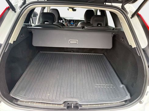 Certified 2024 Volvo XC60 B5 Plus w/ Protection Package Premier AWD/4WD image 11