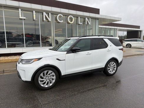 Used 2025 Land Rover Discovery S image 2