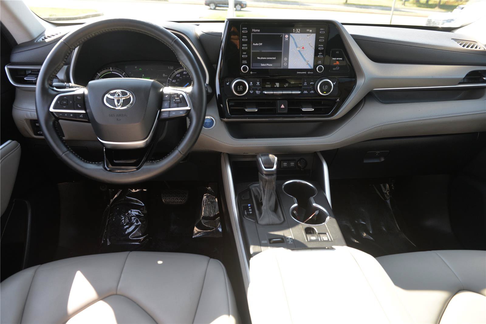 Used 2021 Toyota Highlander XLE w/ Protection Package #3 (TMS) AWD/4WD image 21