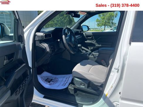 Used 2024 Toyota Tacoma SR5 AWD/4WD image 11