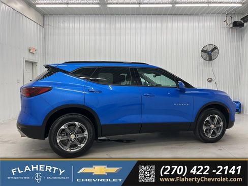 Used 2024 Chevrolet Blazer LT w/ Convenience Package FWD image 2