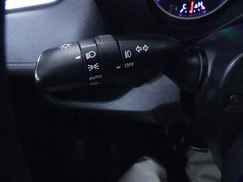Used 2021 Toyota RAV4 XLE w/ Convenience Package FWD image 19