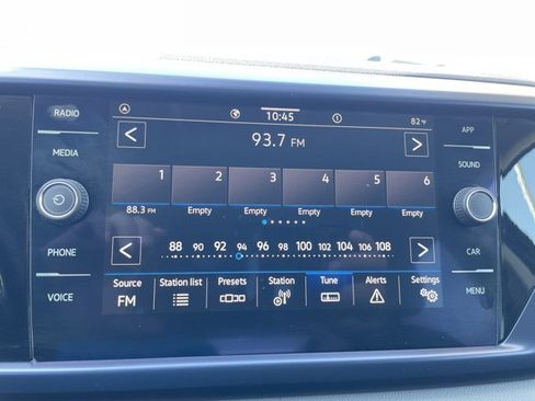 Used 2022 Volkswagen Taos SE FWD image 13