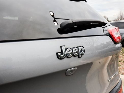 Used 2015 Jeep Cherokee Limited w/ Luxury Group image 26