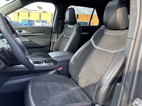 Certified 2025 Ford Explorer ST image 11