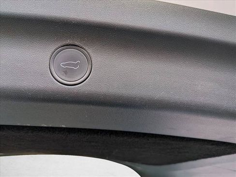 Used 2021 Tesla Model Y Long Range AWD/4WD image 7