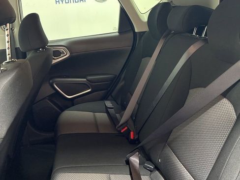 Used 2025 Kia Soul LX w/ LX Technology Package FWD image 22