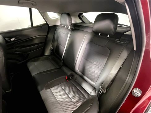 Used 2025 Chevrolet Trax LT w/ LT Convenience Package FWD image 31