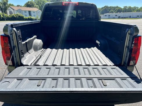 Used 2023 Chevrolet Colorado LT w/ LT Convenience Package RWD image 9