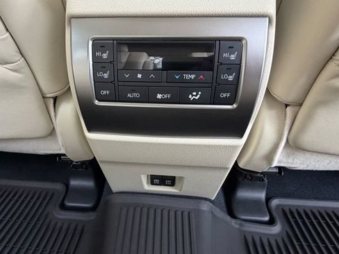 Certified 2023 Lexus GX 460 Premium AWD/4WD image 35