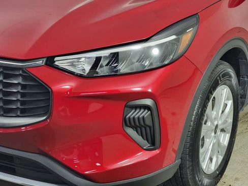 Certified 2023 Ford Escape Active AWD/4WD image 9