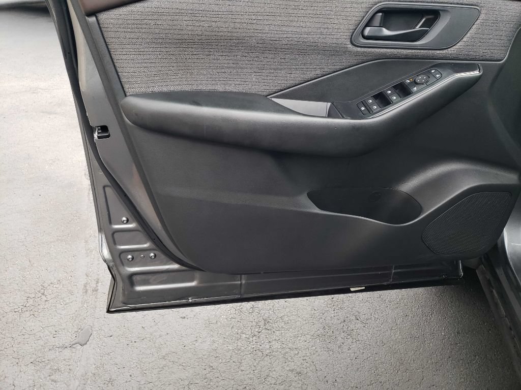 Used 2023 Nissan Rogue S AWD/4WD image 23