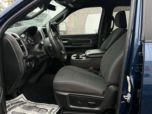 Used 2024 RAM 2500 Big Horn w/ Sport Appearance Package image 12