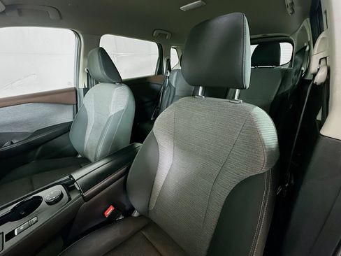 Used 2023 Nissan Rogue SV image 19