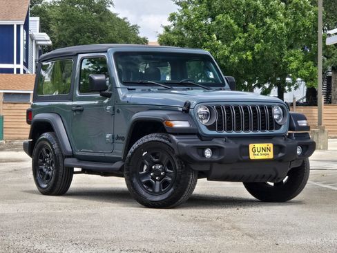 Used 2025 Jeep Wrangler Sport AWD/4WD image 1