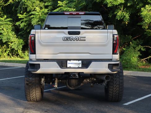 Used 2026 GMC Sierra 2500 AT4 w/ AT4 Premium Plus Package AWD/4WD image 8