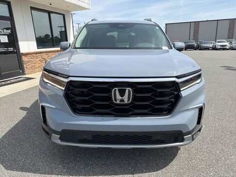 Used 2025 Honda Pilot Touring image 10