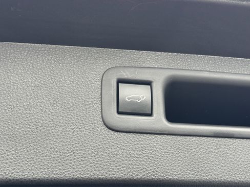 Used 2023 Toyota Highlander LE image 37