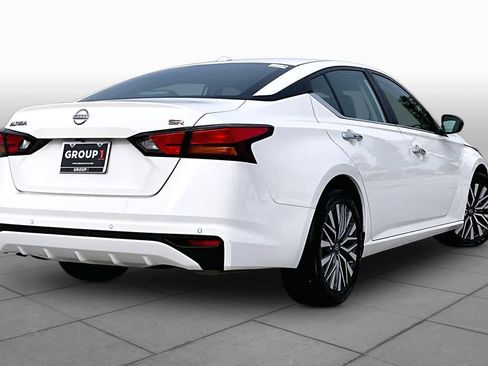 Used 2025 Nissan Altima 2.5 SV FWD image 13