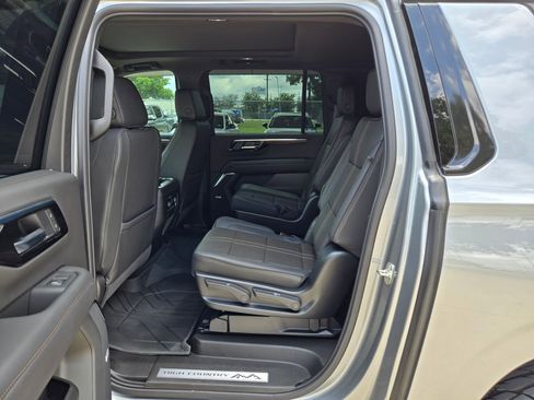 Certified 2025 Chevrolet Suburban High Country AWD/4WD image 21